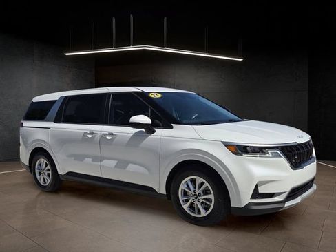 Used 2023 Kia Carnival LX FWD image 1