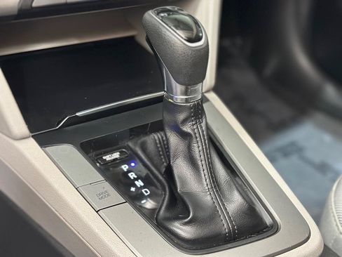 Used 2017 Hyundai Elantra SE FWD image 19