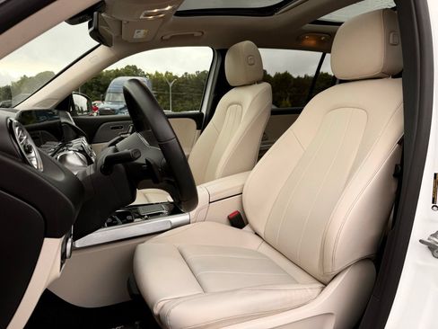 Used 2023 Mercedes-Benz GLB 250 w/ Premium Package image 15