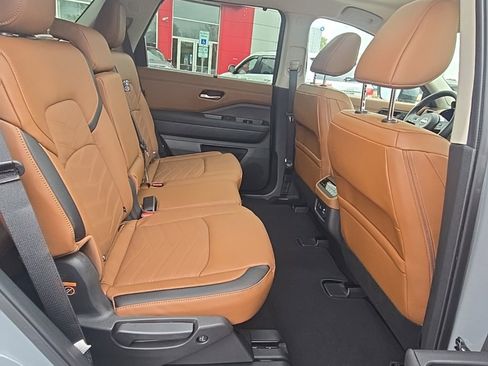 New 2025 Nissan Pathfinder Platinum w/ Cargo Package image 32