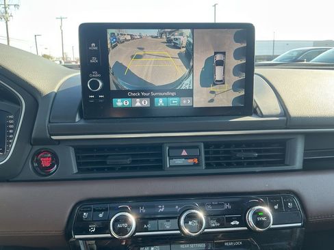 Used 2025 Honda Pilot Elite image 18