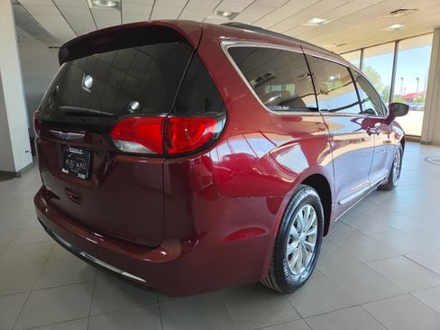 Used 2017 Chrysler Pacifica Touring-L FWD image 7