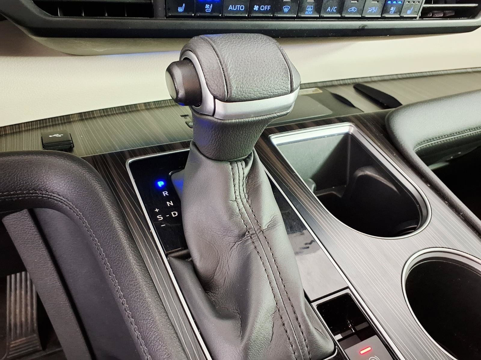 Used 2022 Toyota Sienna Platinum AWD/4WD image 19