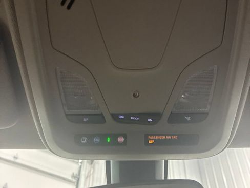 Used 2019 Chevrolet Impala LT FWD image 23