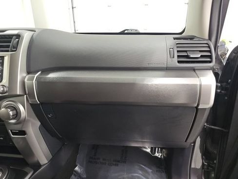 Used 2020 Toyota 4Runner SR5 AWD/4WD image 35
