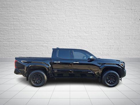 Used 2025 Toyota Tacoma Limited AWD/4WD image 7