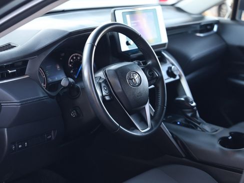 Used 2024 Toyota Venza LE image 13