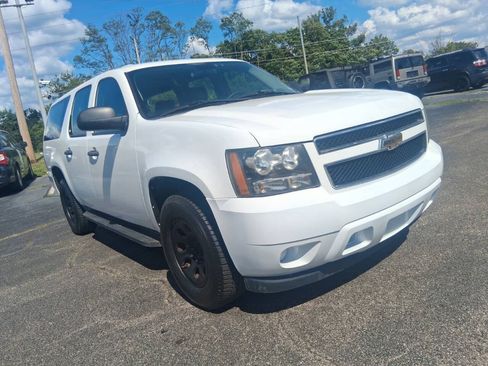 Used 2010 Chevrolet Suburban LS RWD image 3