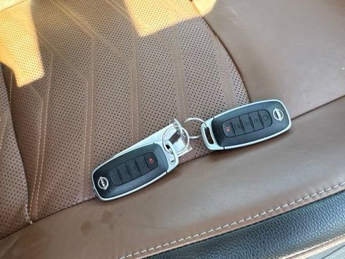 Used 2023 Nissan Pathfinder Platinum w/ Cargo Package FWD image 9