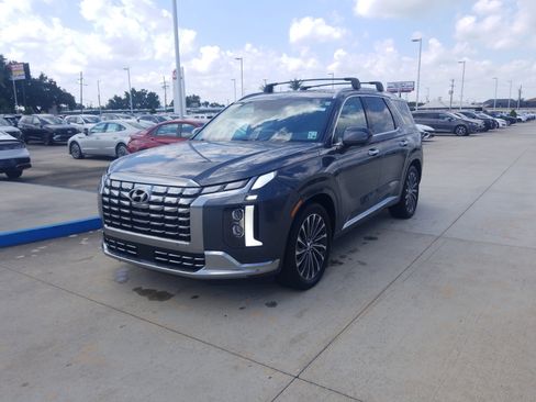 Used 2023 Hyundai Palisade Calligraphy image 3