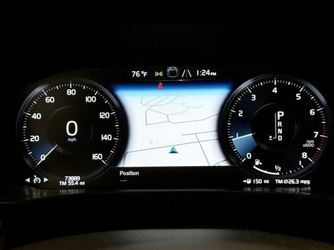 Used 2021 Volvo XC60 T5 Momentum w/ Premium Package image 9