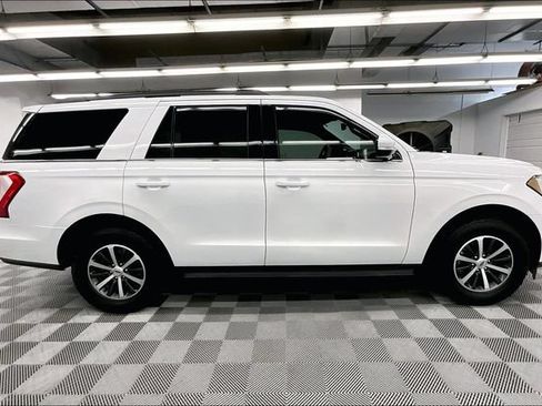 Used 2019 Ford Expedition XLT w/ Equipment Group 201A AWD/4WD image 14