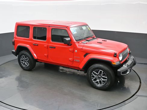 Used 2024 Jeep Wrangler Sahara image 38