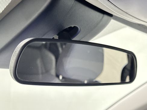 Used 2025 Toyota Sienna LE image 32