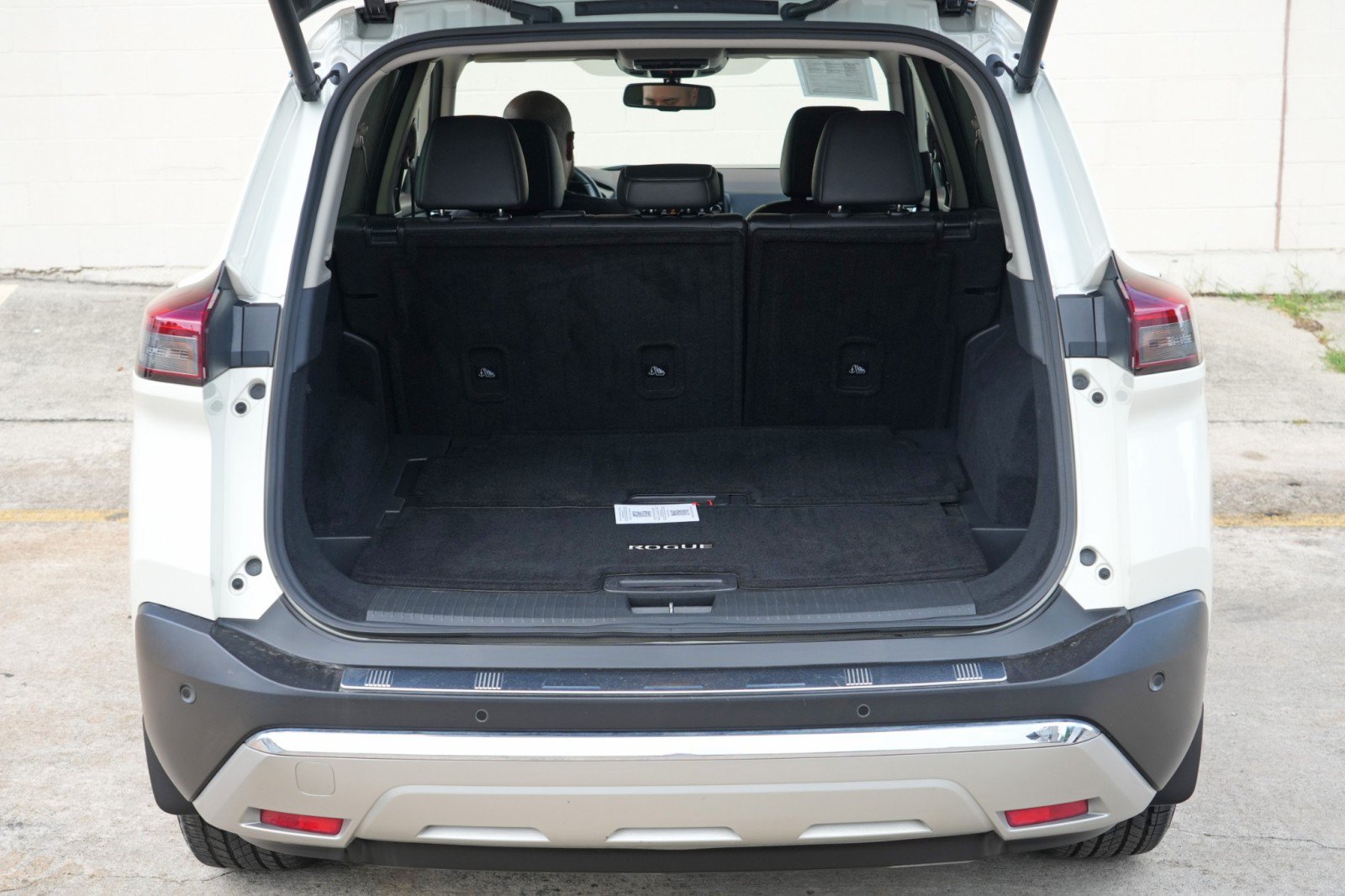 Used 2023 Nissan Rogue Platinum FWD image 9