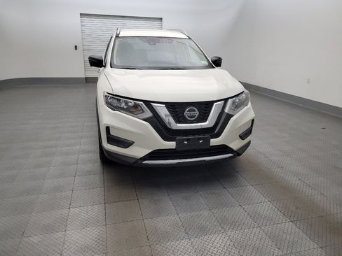 Used 2019 Nissan Rogue SV w/ Premium Package FWD image 14