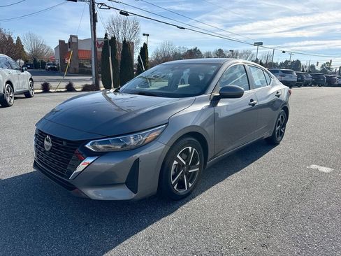 Used 2024 Nissan Sentra SV image 3