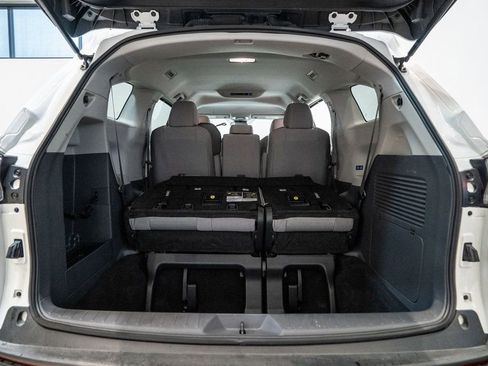 Used 2024 Toyota Sienna LE image 34