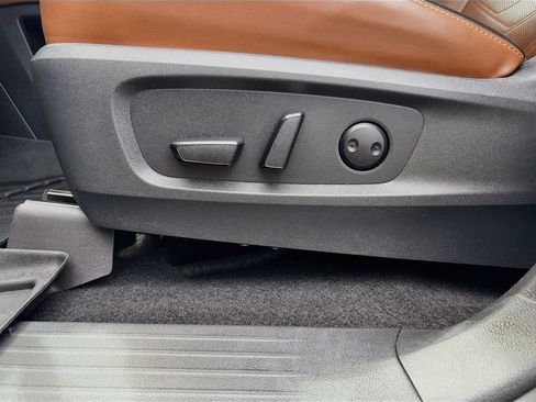 Used 2022 Nissan Pathfinder Platinum w/ Cargo Package FWD image 19