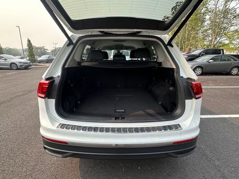 Used 2022 Volkswagen Tiguan SE AWD/4WD image 14