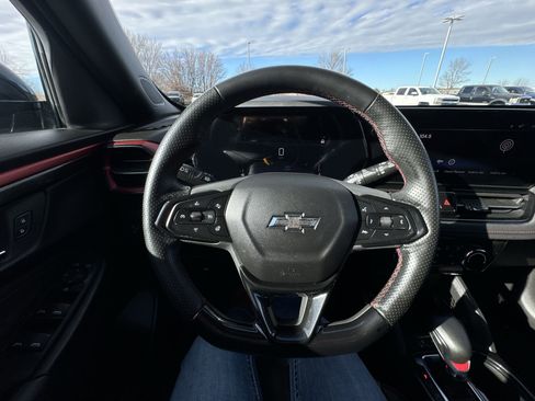 Used 2025 Chevrolet TrailBlazer RS w/ Driver Confidence Package image 14