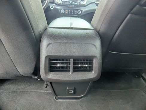 Used 2024 GMC Terrain SLE AWD/4WD image 15