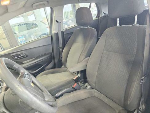 Used 2020 Chevrolet Trax LS w/ Tint and Cruise Package FWD image 7