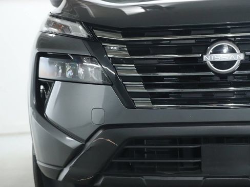 Certified 2025 Nissan Rogue SV FWD image 6
