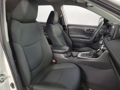 Used 2021 Toyota RAV4 LE image 15