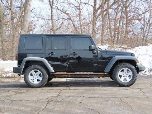 Used 2010 Jeep Wrangler Unlimited Sport image 2