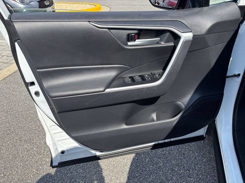 Used 2025 Toyota RAV4 XLE AWD/4WD image 16