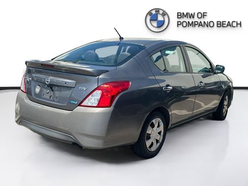 Used 2016 Nissan Versa SV image 5