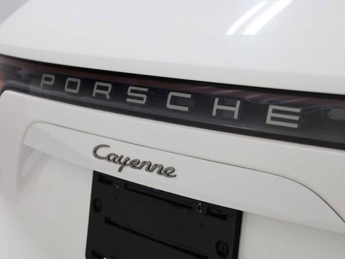 Certified 2023 Porsche Cayenne Platinum Edition image 8
