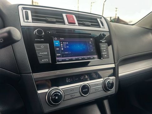 Used 2019 Subaru Outback 2.5i AWD/4WD image 16