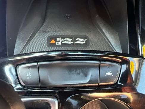 Used 2024 Chevrolet Trax RS w/ Sunroof Package FWD image 30