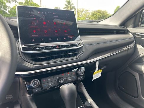 New 2025 Jeep Compass Latitude w/ Sun & Sound Group image 11