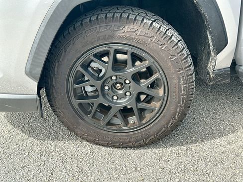 Used 2022 Toyota RAV4 LE image 29