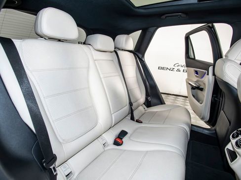 Used 2024 Mercedes-Benz GLC 300 4MATIC image 17