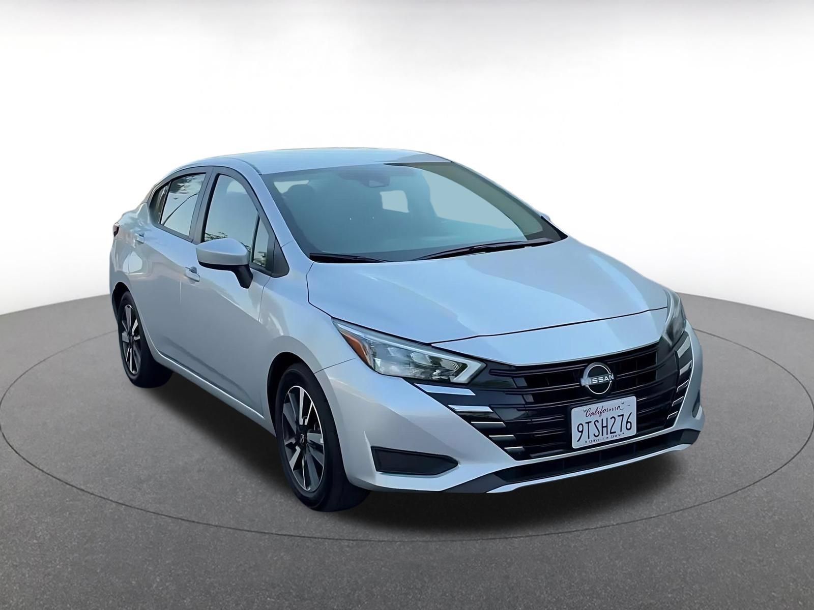 Used 2025 Nissan Versa SV FWD image 3