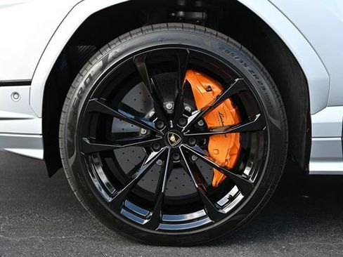 Used 2023 Lamborghini Urus S image 9