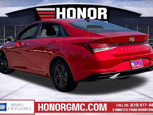 Used 2022 Hyundai Elantra SEL FWD image 4