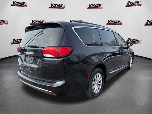Used 2017 Chrysler Pacifica Touring-L image 5