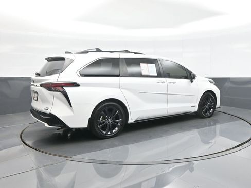 Used 2021 Toyota Sienna XSE w/ XSE Plus Package FWD image 7