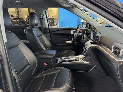 Used 2023 Ford Explorer XLT w/ Equipment Group 202A image 19