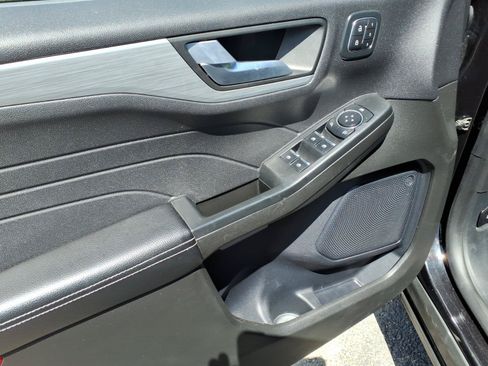 Used 2024 Ford Escape Platinum AWD/4WD image 9