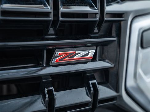 Used 2025 Chevrolet Tahoe Z71 AWD/4WD image 13