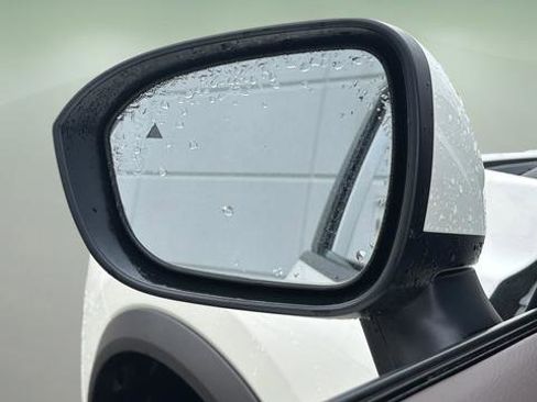 Used 2023 Nissan Rogue SV image 7