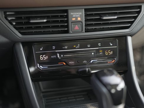 New 2025 Volkswagen Jetta SEL image 16