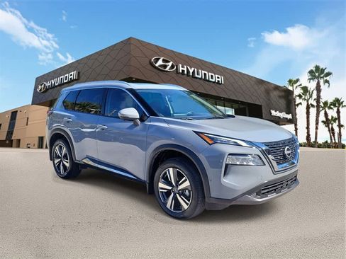 Used 2023 Nissan Rogue SL w/ SL Premium Package image 4