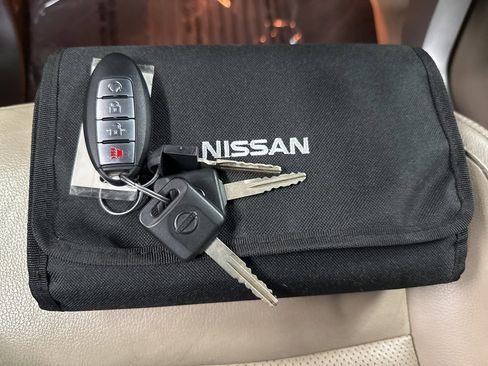 Used 2016 Nissan Titan SL image 38